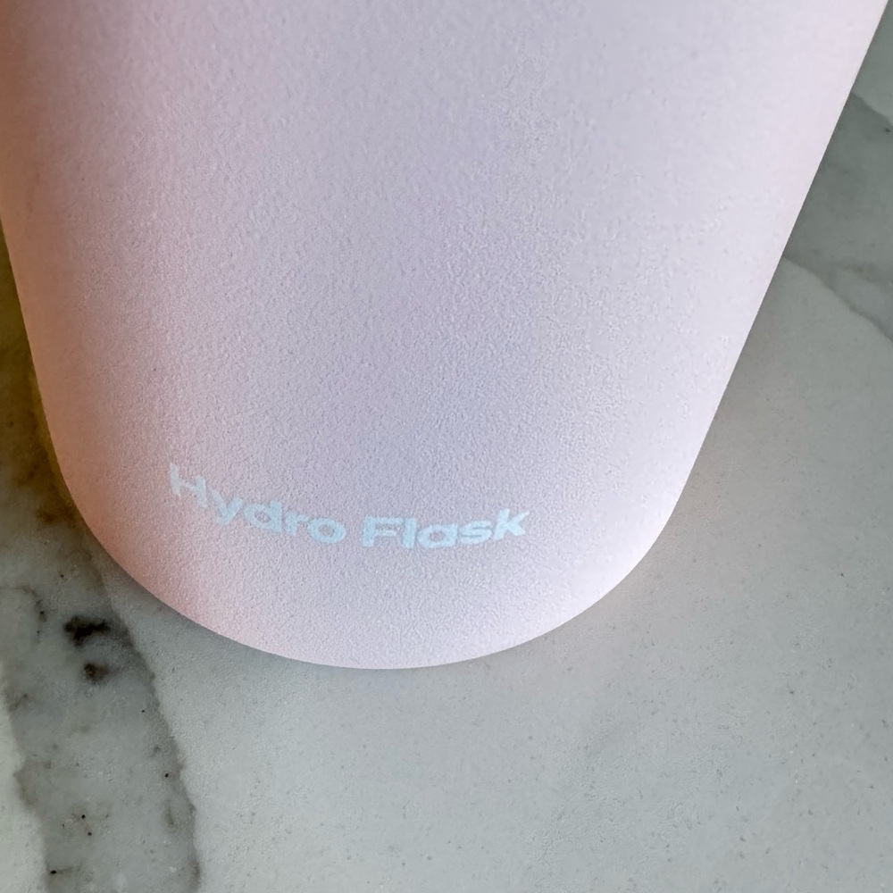 Hydro Flask Light Pink Bottle Black Lid. Insulated stainless steel 24 oz NWOT - Picture 4 of 11